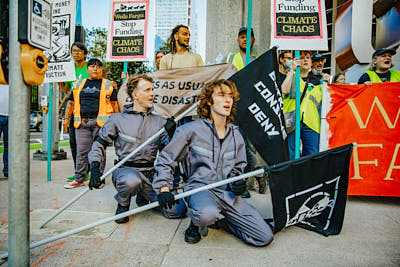 Dropping The Banner On Wells Fargo's Fossil Foolishness:May 18, 2022