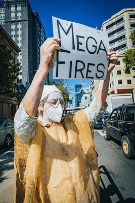 Dropping The Banner On Wells Fargo's Fossil Foolishness:May 18, 2022