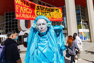 Dropping The Banner On Wells Fargo's Fossil Foolishness:May 18, 2022