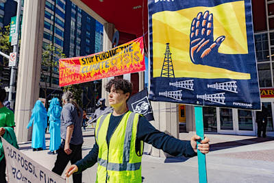 Dropping The Banner On Wells Fargo's Fossil Foolishness:May 18, 2022